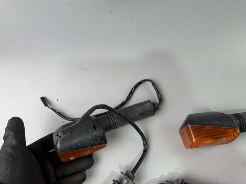 Suzuki GSF600 GN77B Bandit Blinkerset Blinkerpaar Turn Signal Lighters