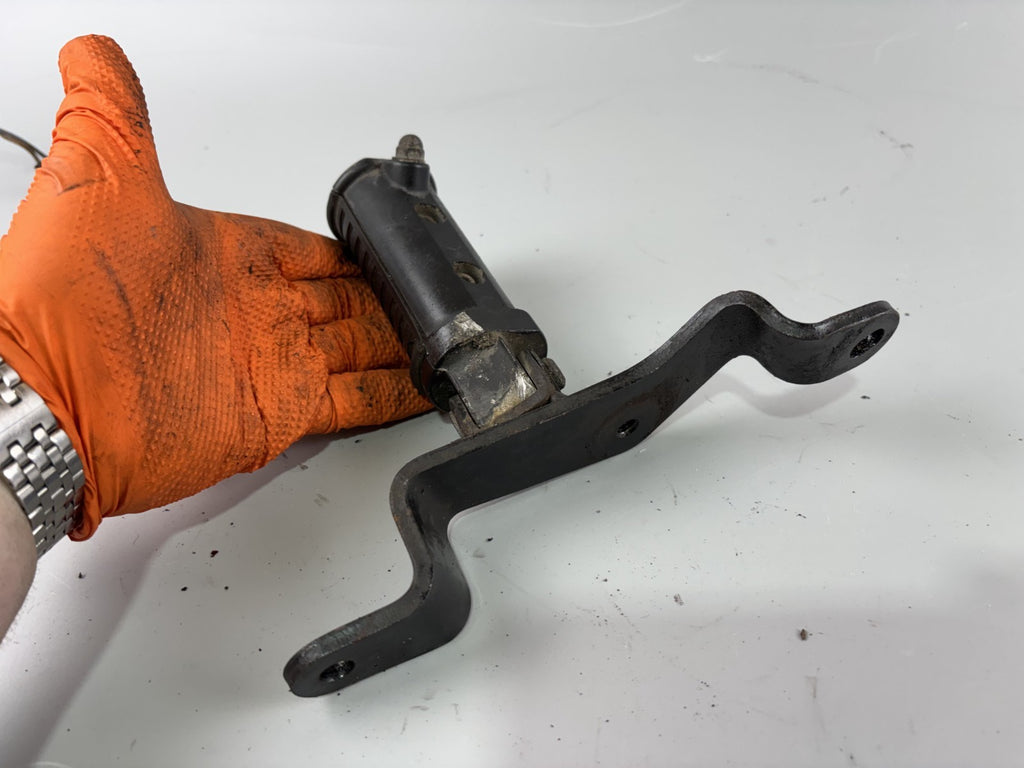 Kawasaki BN125A EL125 Eliminator Fußraste Hangers Foot Step vorn rechts right