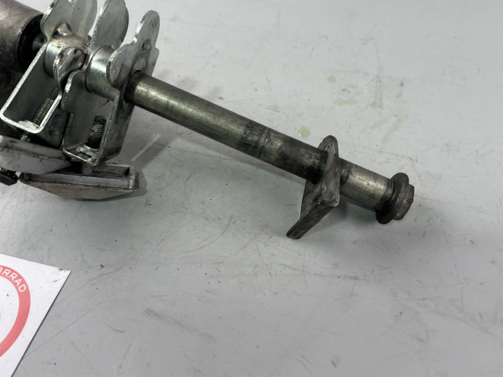 Suzuki RF 600 R GN76A Achse Hinterradachse Kettenspanner Antrieb Hinterrad