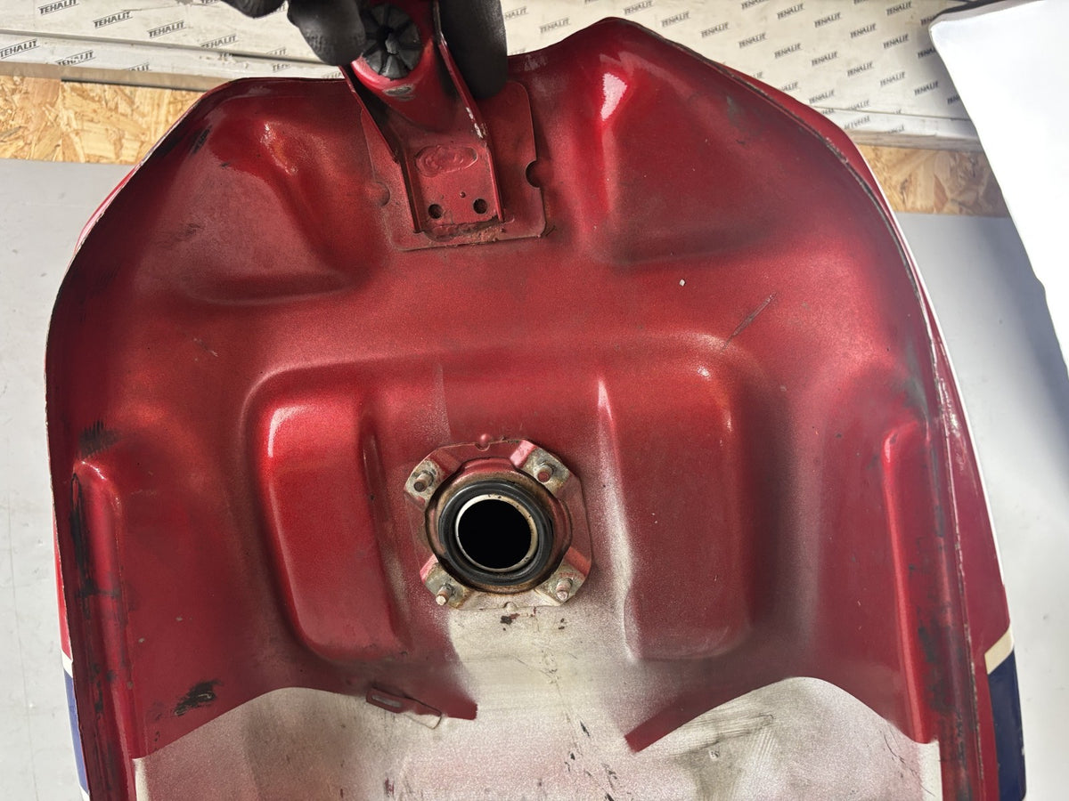Honda VF 750 F RC15 Tank Treibstoff Kraftstoff Fuel Gas Gasoline Benzintank