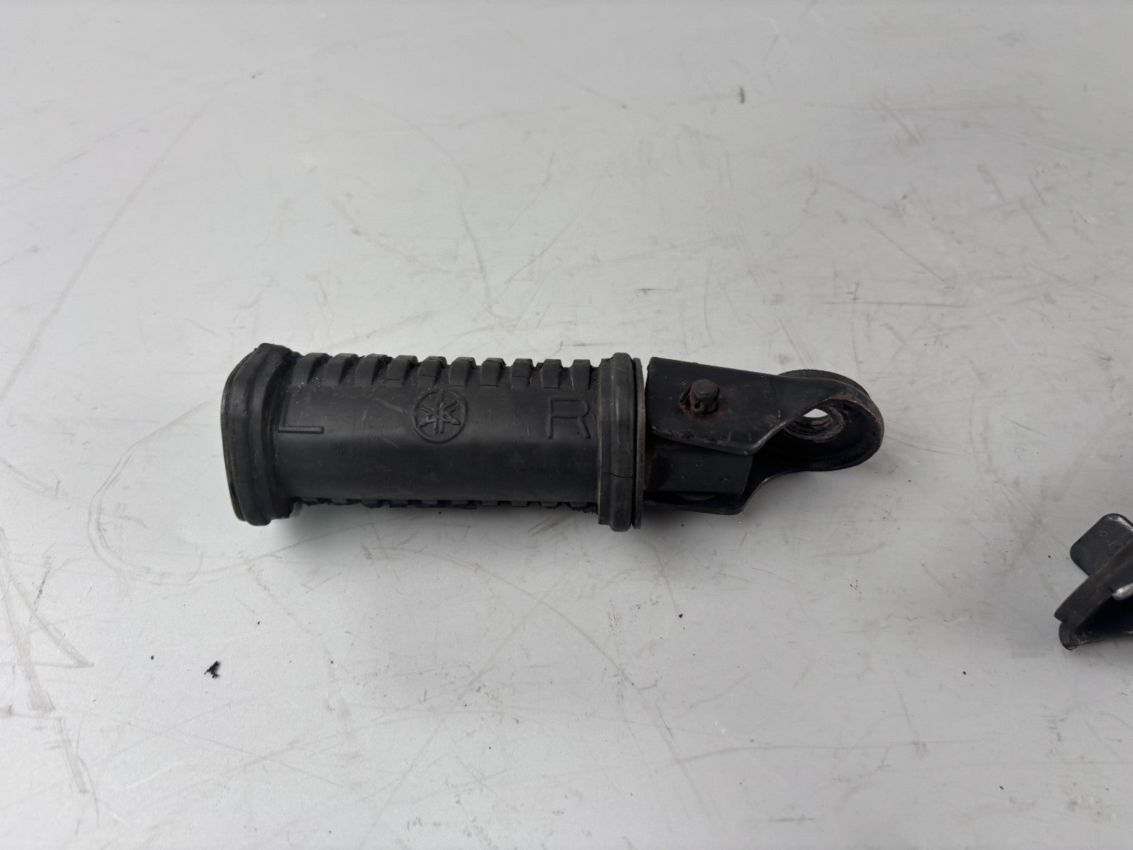 Yamaha XS400 2A2 Soziusfußraste back hinten Hanger Step Fußraste