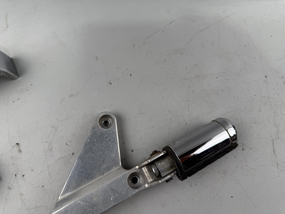 Honda CMX450 Rebell PC17 Fußraste Foot Stp Hangers hinten rechts back