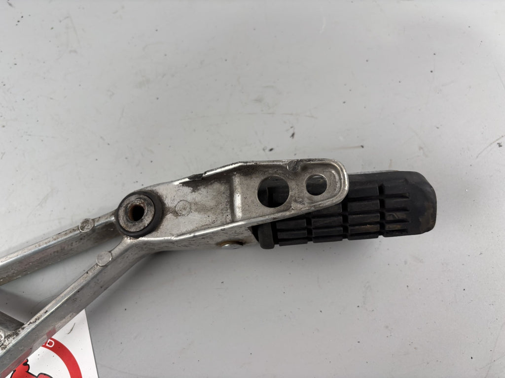 Honda VF 750 F RC15 Fußrastenanlage Fußraste Halteplatte links left