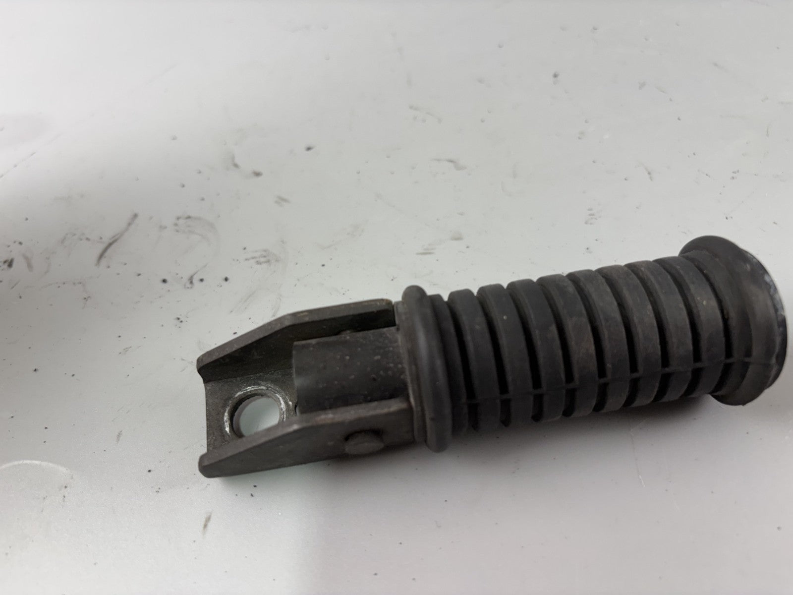 Kawasaki BN125A EL125 Eliminator Fußraste Hangers Foot Step hinten rechts right