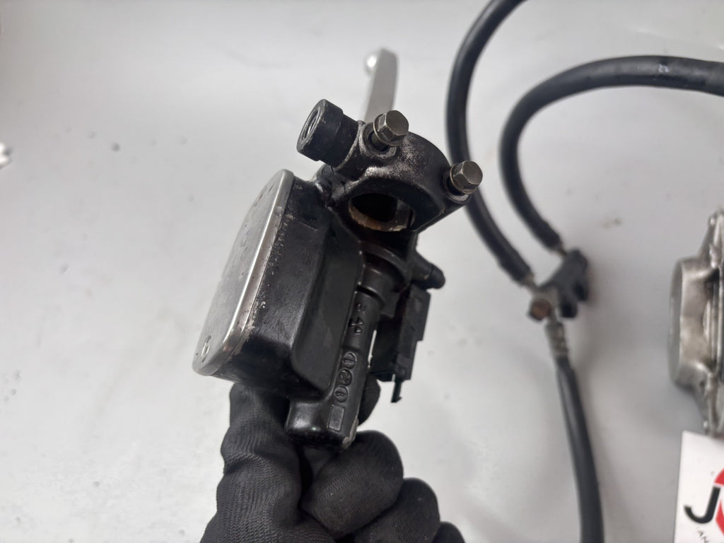 Yamaha TDM 850 3VD Bremsanlage Bremse Brake Bremspumpe Sattel vorne front