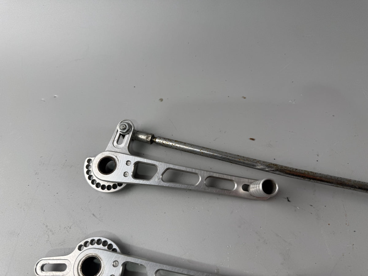 Suzuki GSX - R 1100 GV73C Schaltgestänge Bremspedal Fußhebel Brake Switch Step