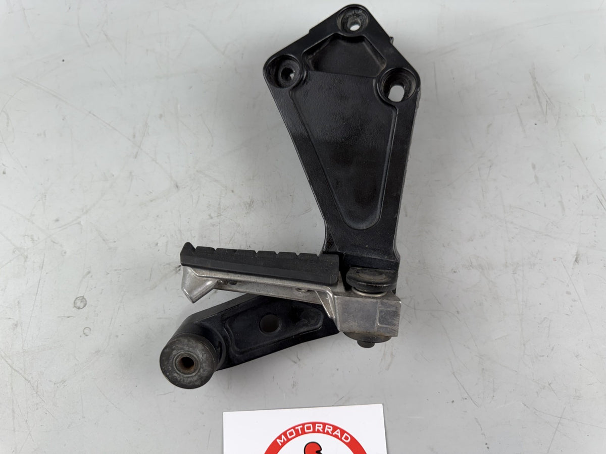 Triumph Daytona 1200 T300D Fußrastenanlage Soziusfußraste hinten back rechts rig