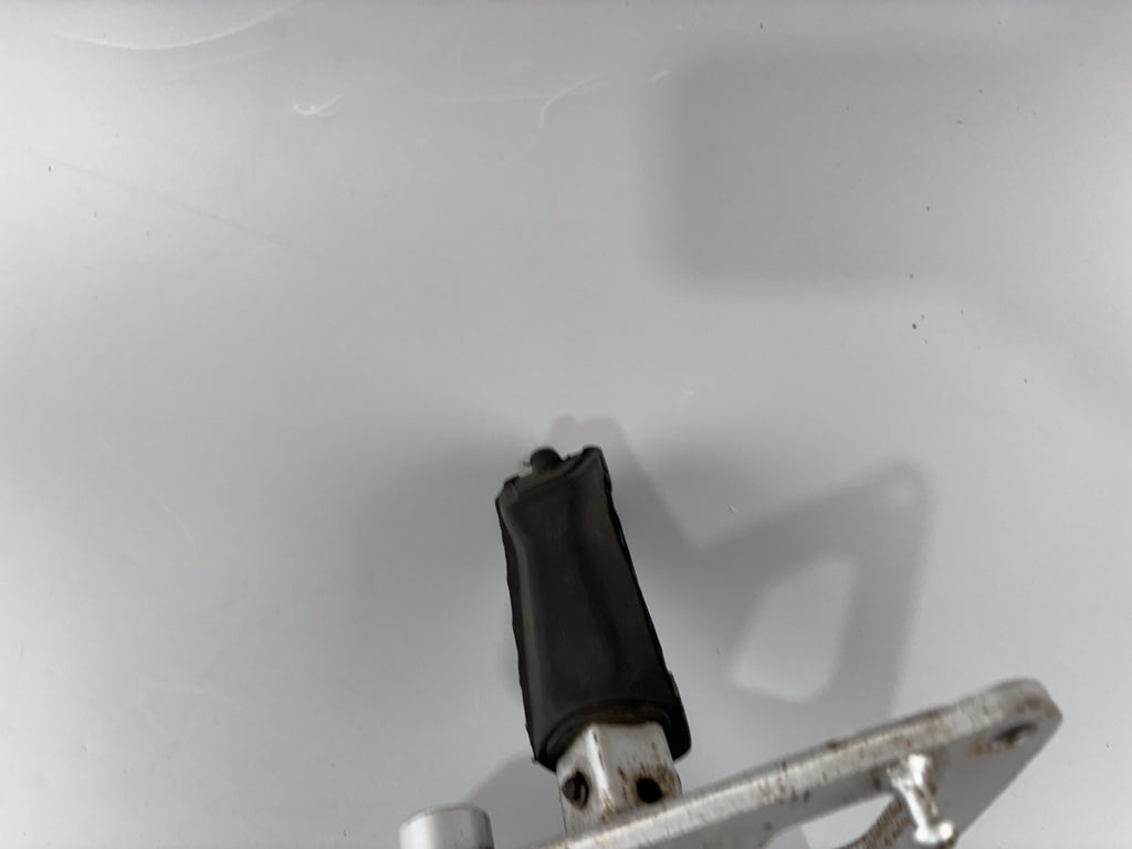Suzuki GS 500 EU GM51B Fußrastenanlage Fußraste Hangers Step rechts right
