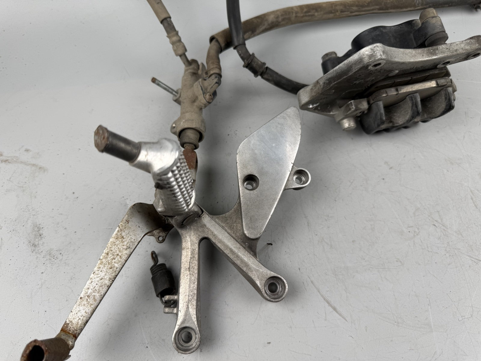 Honda VFR750 F RC36/1 Bremsanlage Brake Bremse hinten back Sattel Pumpe