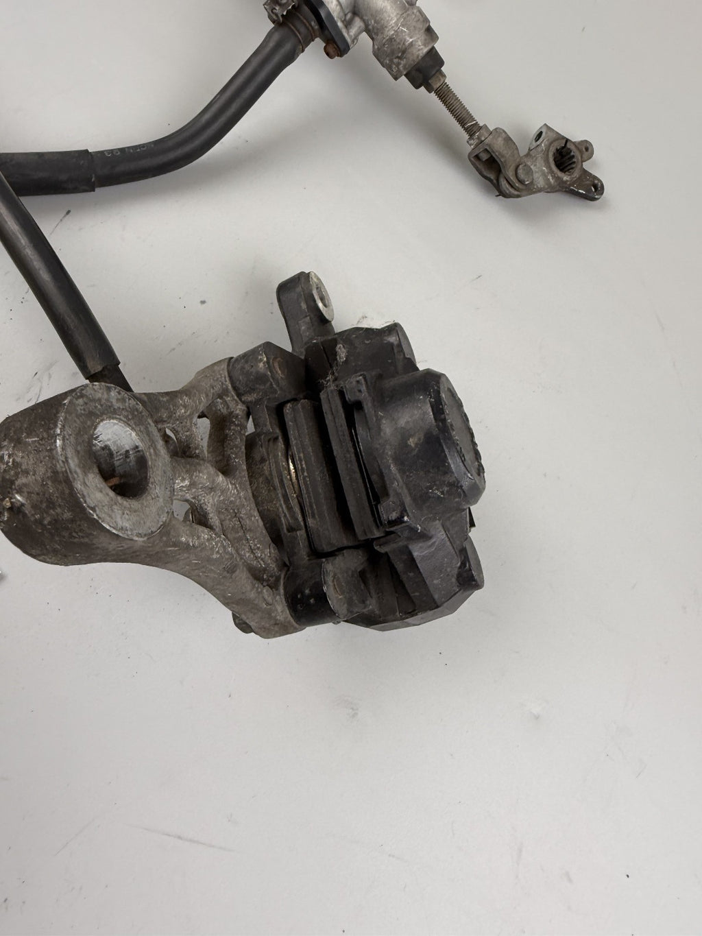 Suzuki GS500E GM51B Bremsanlage Bremse Brake hinten back Sattel Pumpe