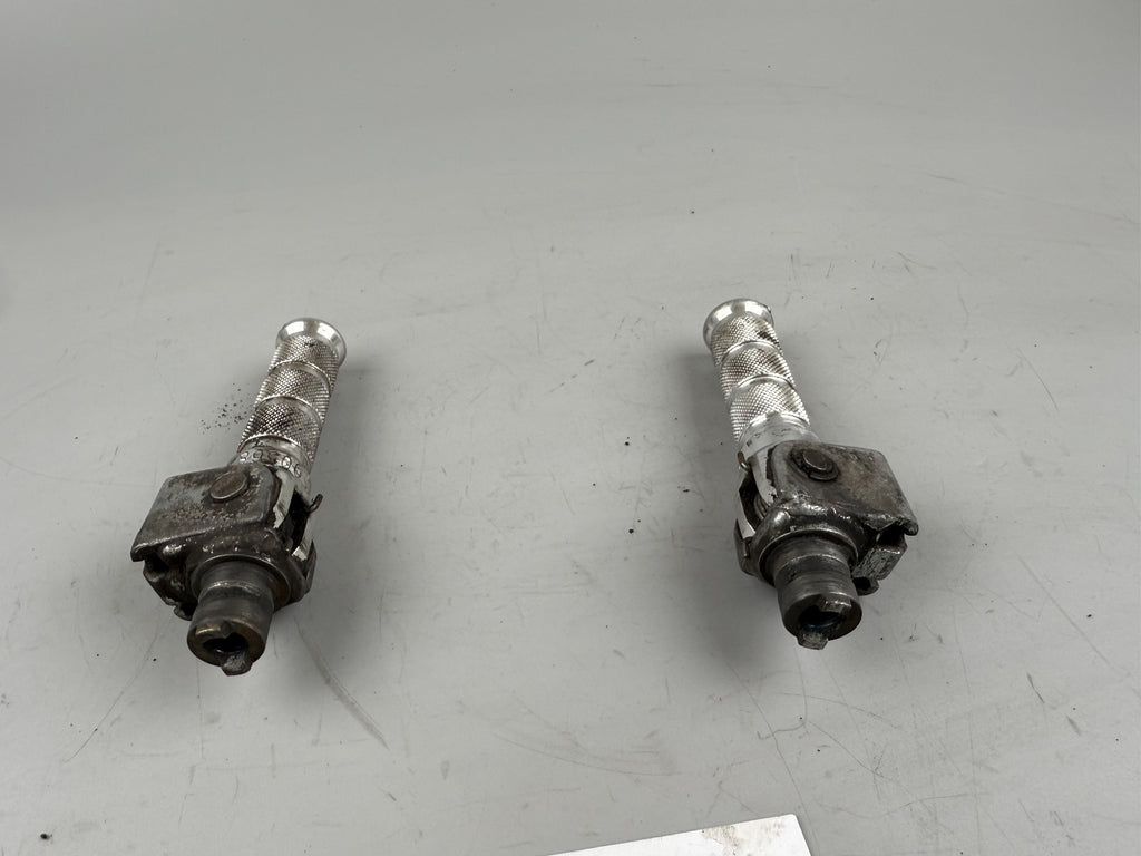 Suzuki GSF600 GN77B Bandit Fußrasten front vorne Footsteps Hangers Fahrer