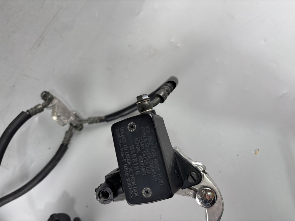Suzuki SV650 N AV Bremse Brake Bremsanlage Bremssattel Zange vorne front