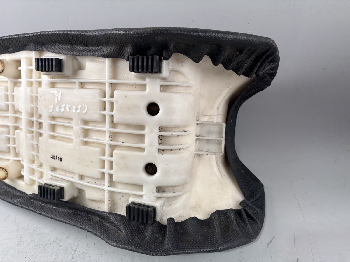 Suzuki GSX 750 F AK11 Sitzbank Seat Sitz Bezug Polster