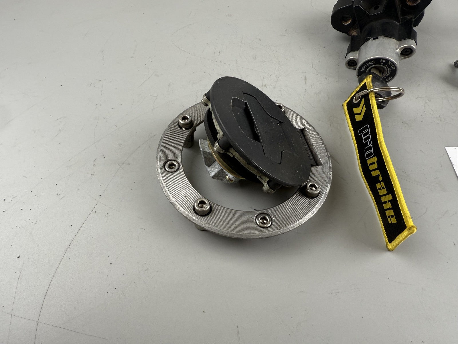 Suzuki GSX750 AE Inazuma Schlosssatz Key Zündschloss Tankschloss Lock