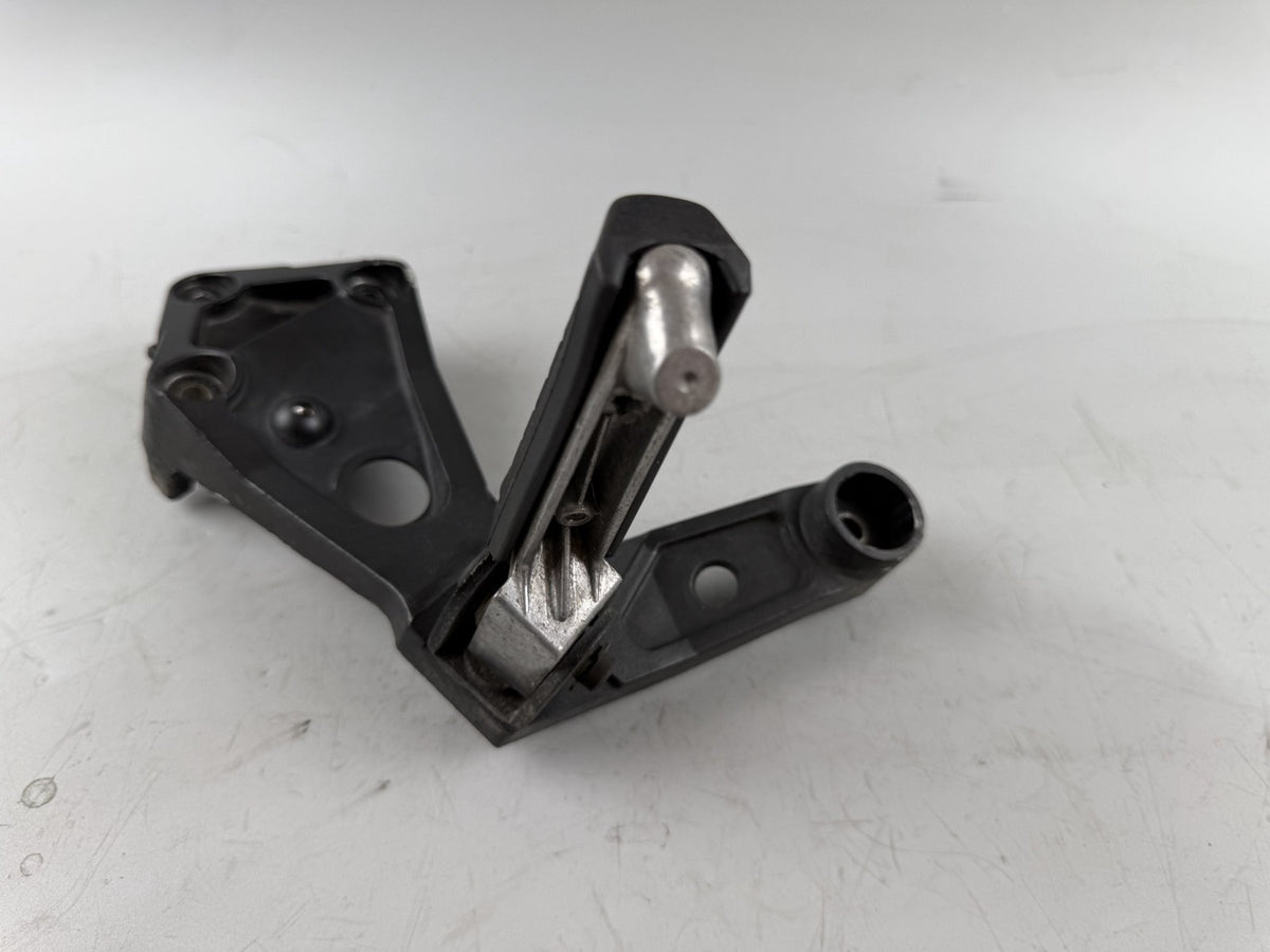 Triumph Daytona 1200 T300D Fußrastenanlage Halterung Fußraste Foot Hangers links