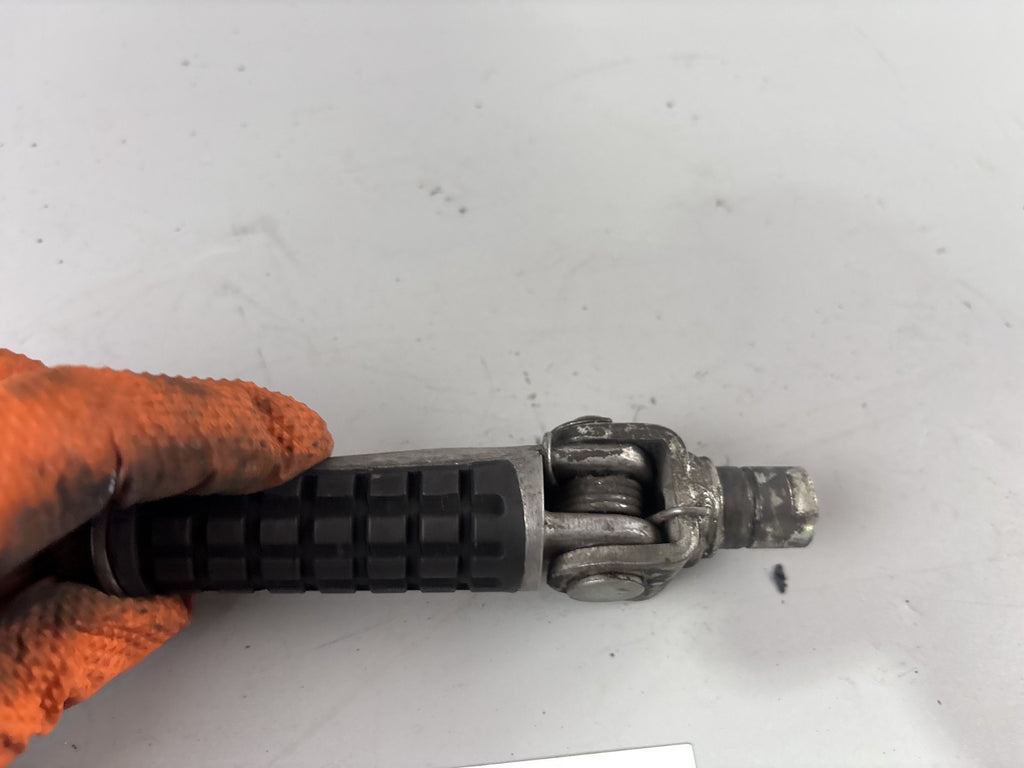 Kawasaki ZZR600D ZX600D Fußraste Foot Hangers Fußraste vorne links left