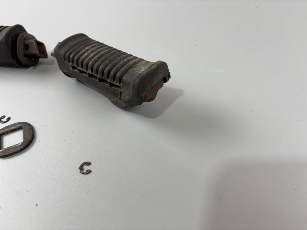 Suzuki GS 500 EU GM51B Soziusfußrasten Beifahrer Steps Hangers