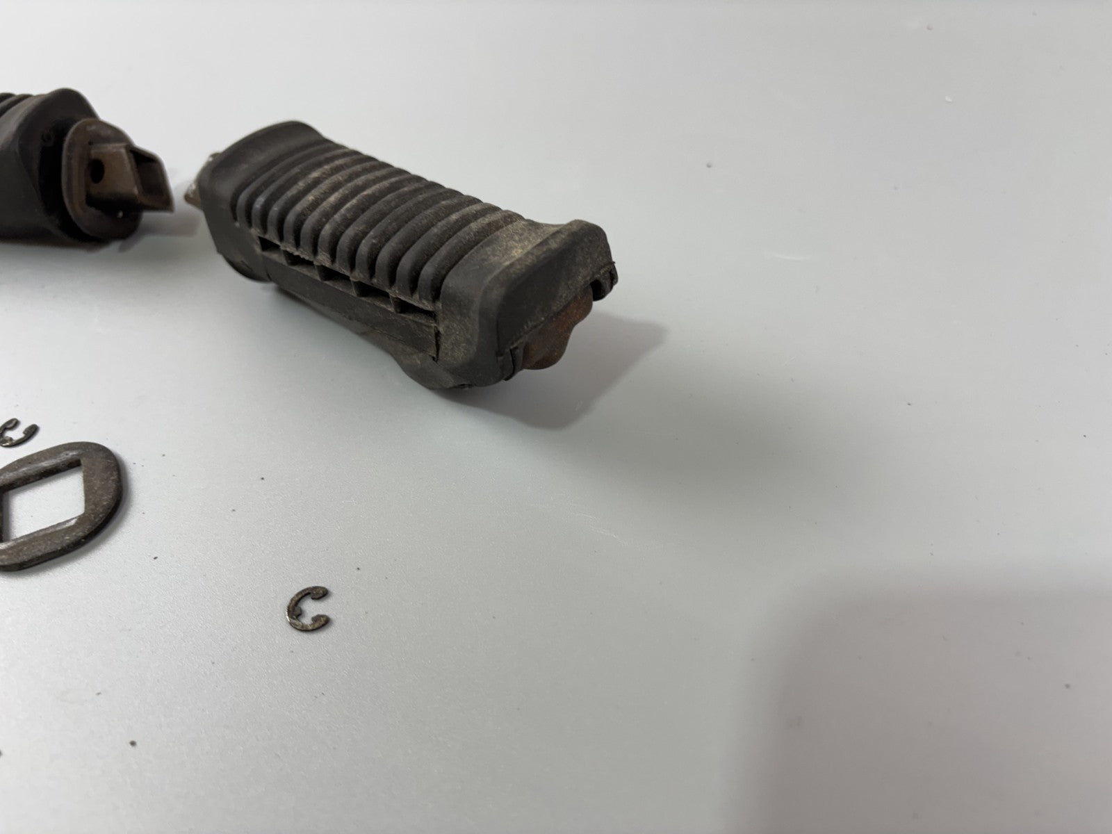 Suzuki GS 500 EU GM51B Soziusfußrasten Beifahrer Steps Hangers