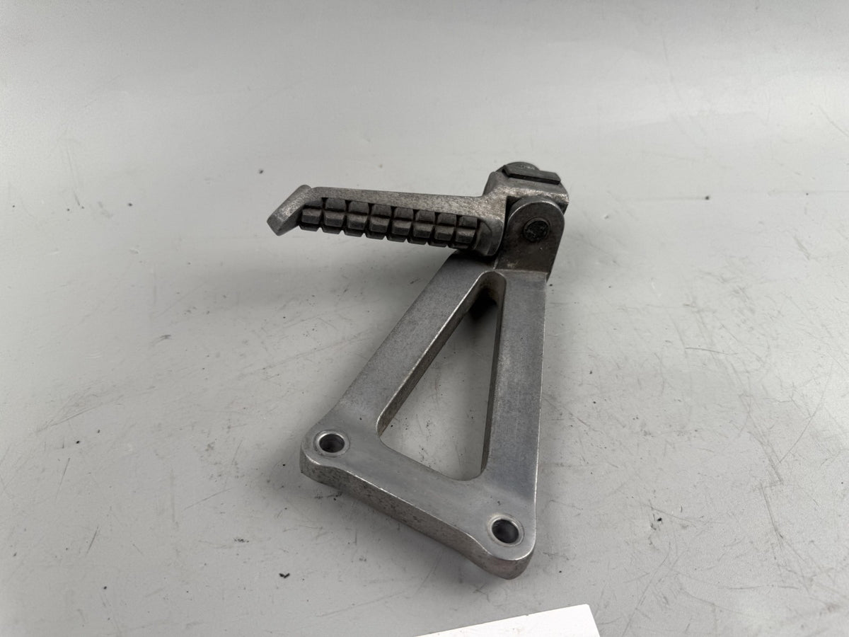 Kawasaki ZR 7 ZR750F Soziusfußraste hinten back Beifahrer links left