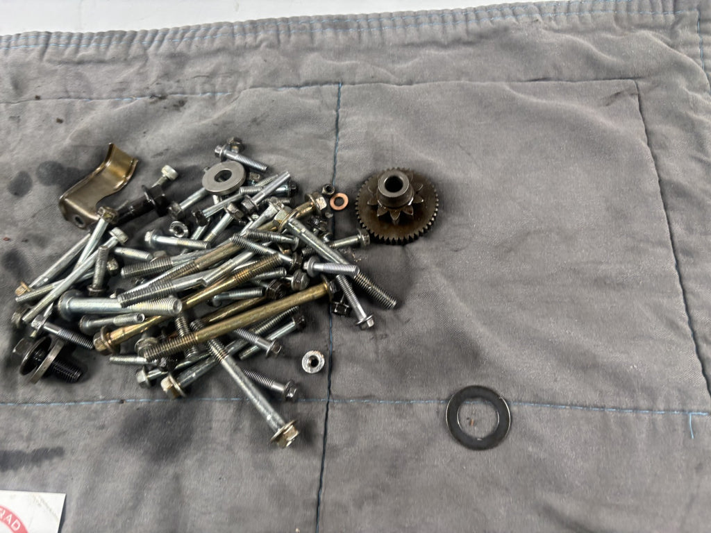 Honda CB 600 F Hornet PC34 Reste Schrauben Screws Engine Motor
