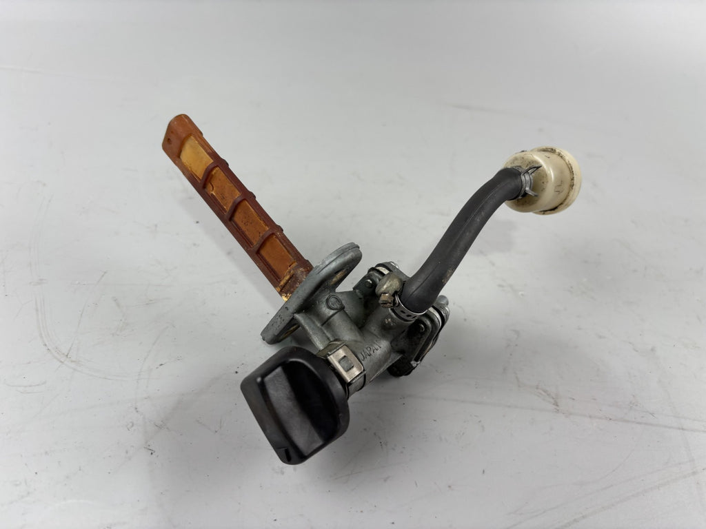 Suzuki GSX 750 F AK11 Benzinhahn Ventil Fuel Gas Treibstoff Kraftstoff Hahn