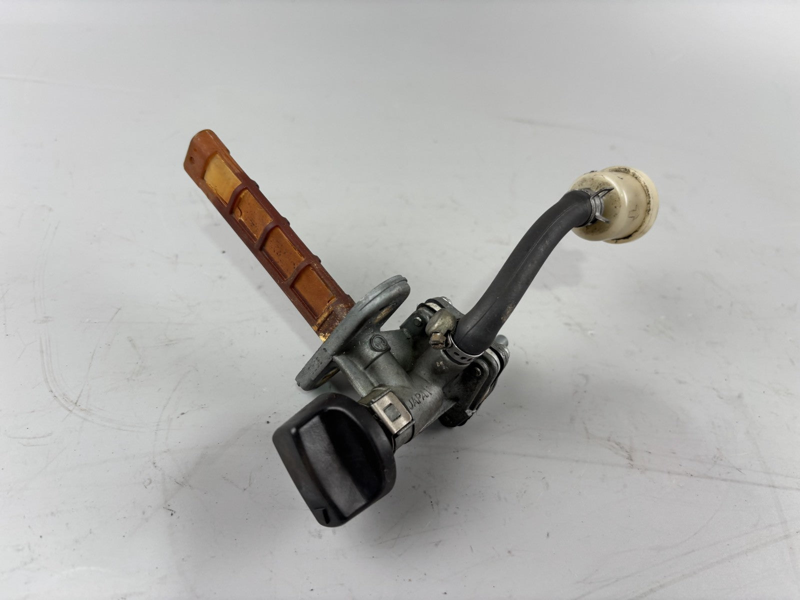 Suzuki GSX 750 F AK11 Benzinhahn Ventil Fuel Gas Treibstoff Kraftstoff Hahn