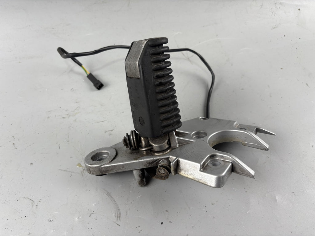 BMW R 1100 RS Fußrastenanlage Fußraste Halteplatte front vorne rechts right