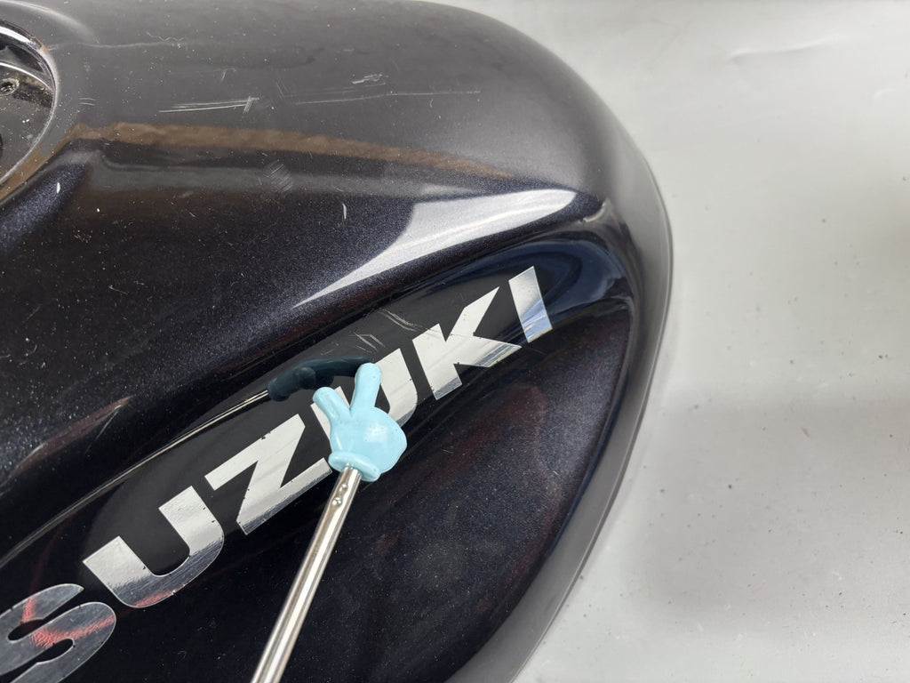 Suzuki GSF600 GN77B Tank Benzintank Fuel Gas Gasoline Kraftstofftank Treibstoff