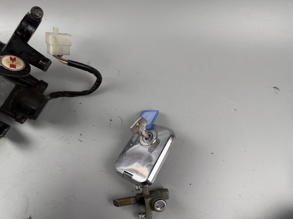 Kawasaki ZRX 1100 ZRT10C Schlosssatz Schloss Key Lock Tankschloss Sitzbank