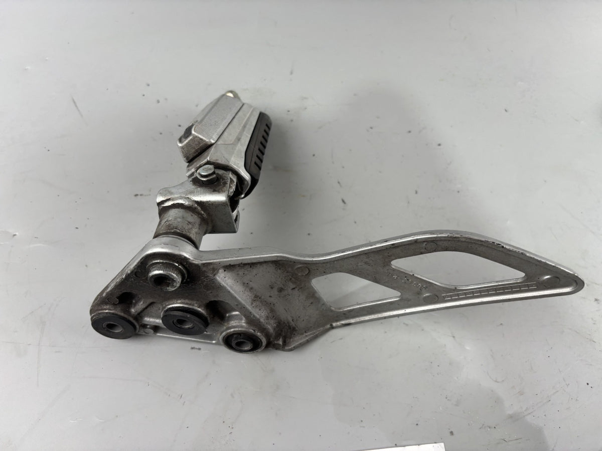 Suzuki GSX 650 F FA WVCJ Fußrastenanlage Fußraste Halterung Foot Step links left