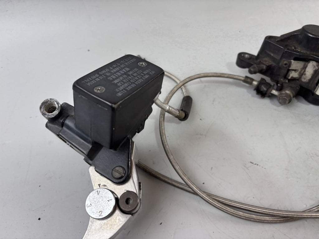 Suzuki GSX-R 1100 W GU75C Bremsanlage Bremse Brake Sattel Pumpe hinten back