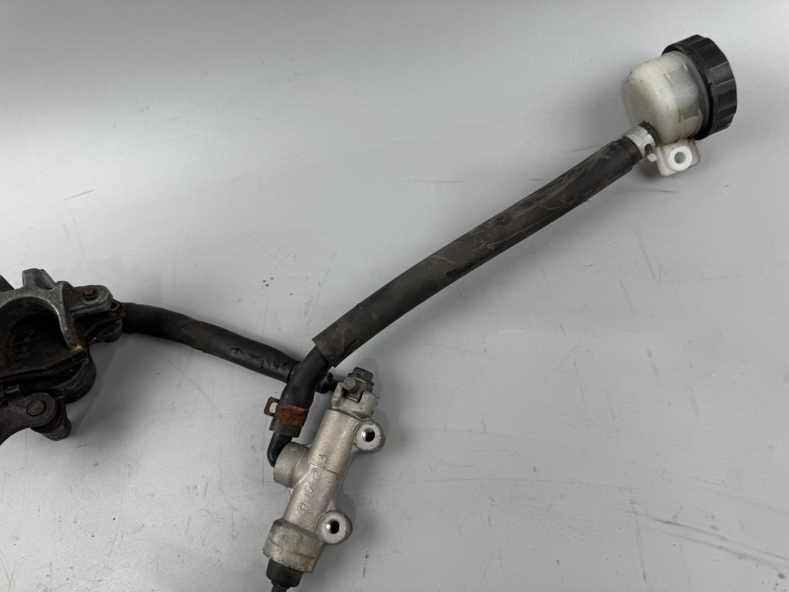 Kawasaki ZR-7 ZR750F Bremsanlage Brake Bremse Sattel Pumpe hinten back