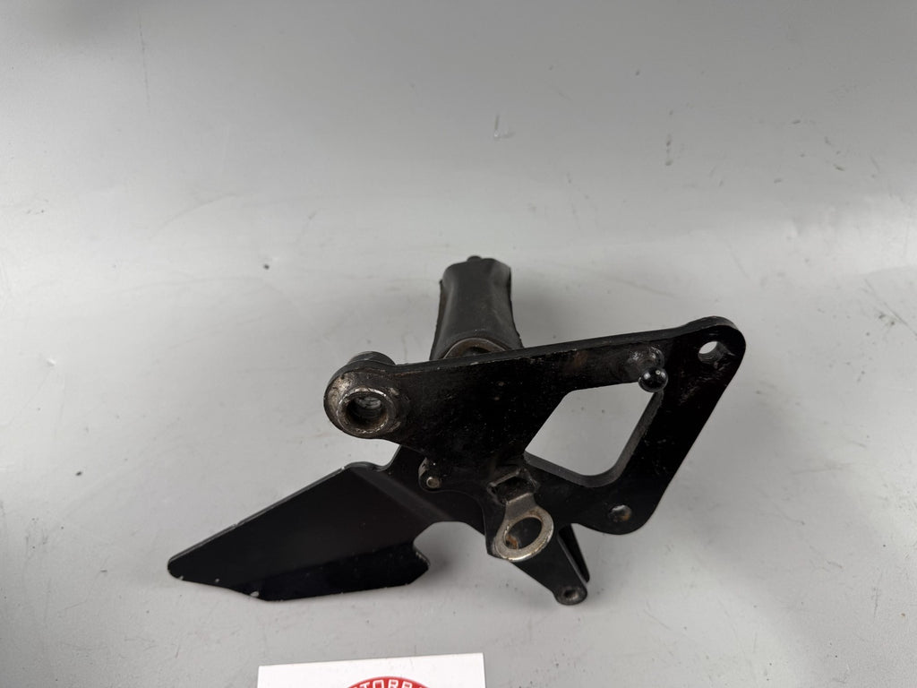 Suzuki GS 500 E GM 51 B Fußrastenanlage Fußraste Foot Step Hangers rechts right