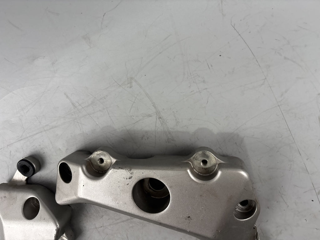 Honda CBF 600 S PC38 Fußrastenhalter Fußrastenhalteplatte Plate Holder