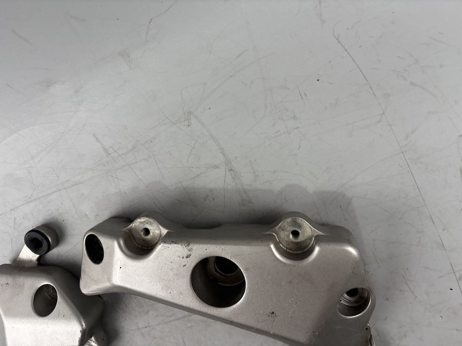 Honda CBF 600 S PC38 Fußrastenhalter Fußrastenhalteplatte Plate Holder