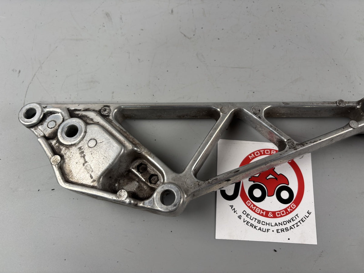 Honda VF 750 F RC15 Fußrastenanlage Fußraste Halteplatte links left
