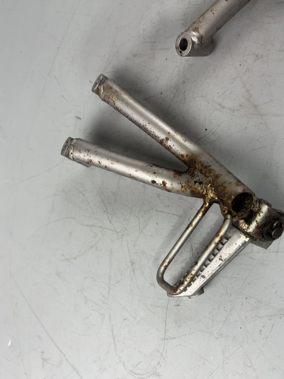 Suzuki RF 600 R GN76A Soziusfußraste Beifahrerfußraste Foot Step Hanger
