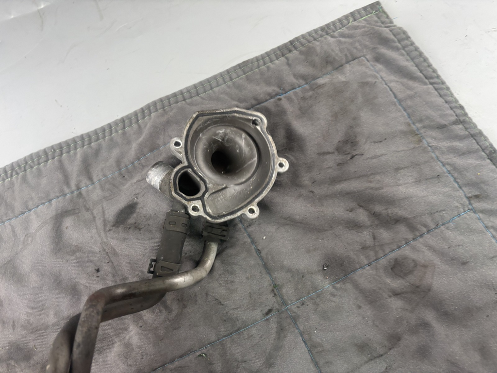 BMW F800 S ST Wasserpumpe Deckel Waterpump Cover Case Leitung Pipeline