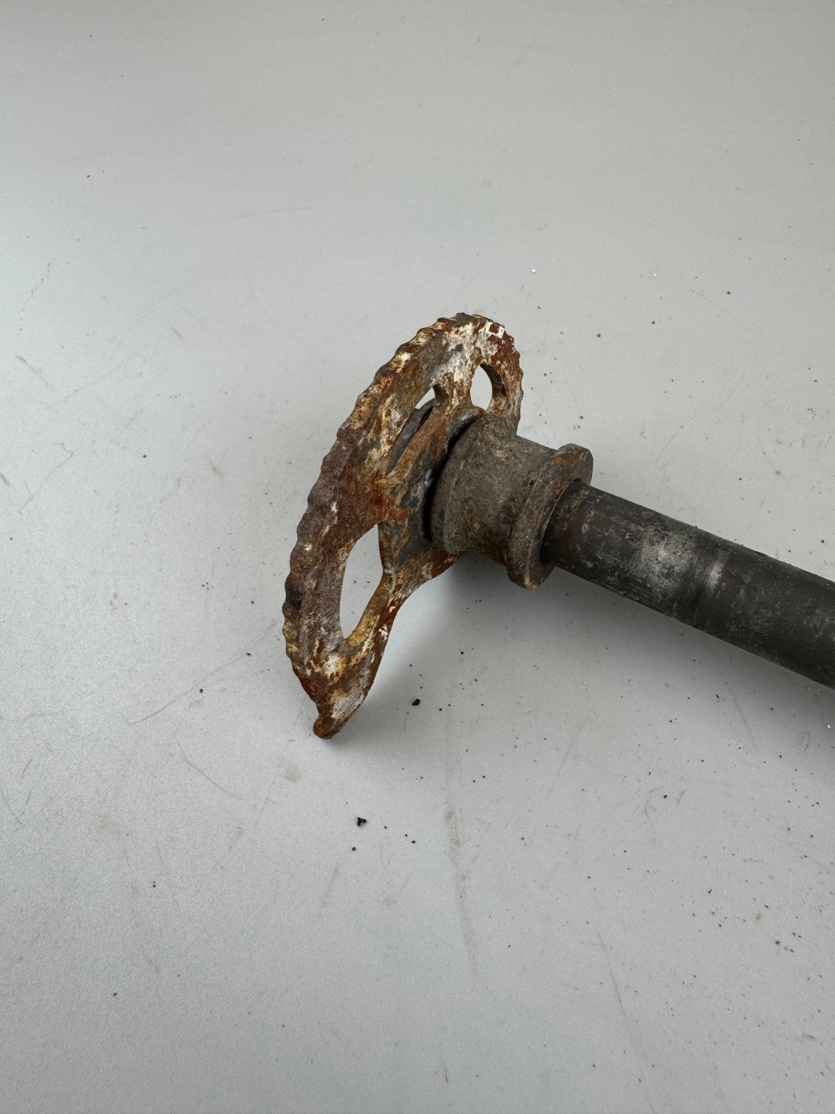 Suzuki DR 125 SF44A Steckachse Hinten Achse Kettenspanner Bolzen Hinterradachse
