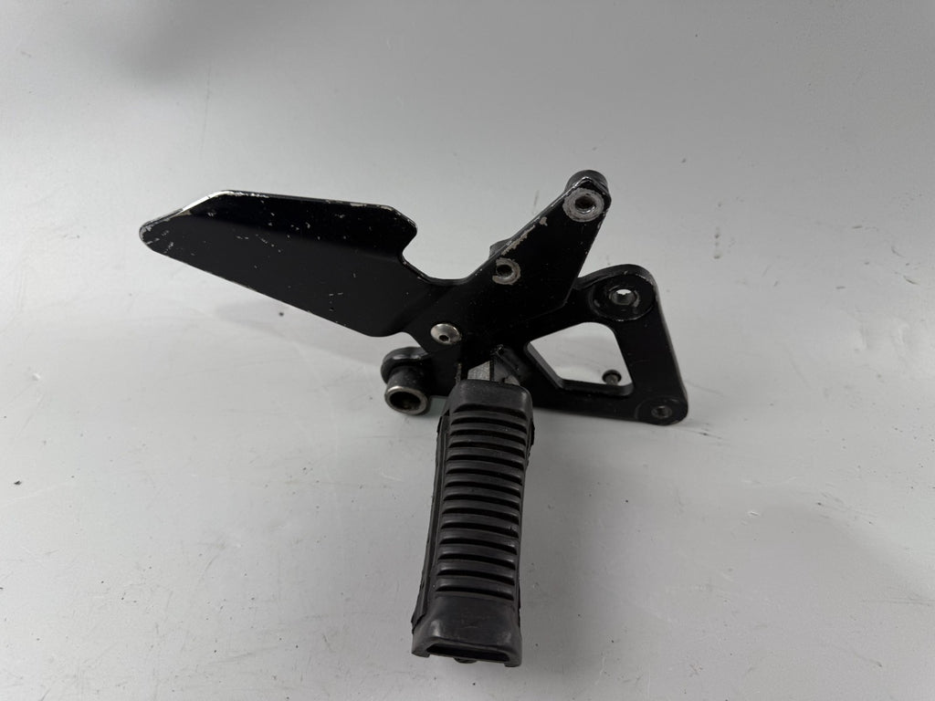 Suzuki GS 500 E GM 51 B Fußrastenanlage Fußraste Foot Step Hangers rechts right