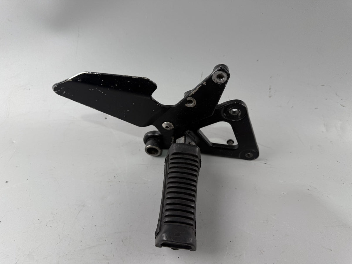 Suzuki GS 500 E GM 51 B Fußrastenanlage Fußraste Foot Step Hangers rechts right