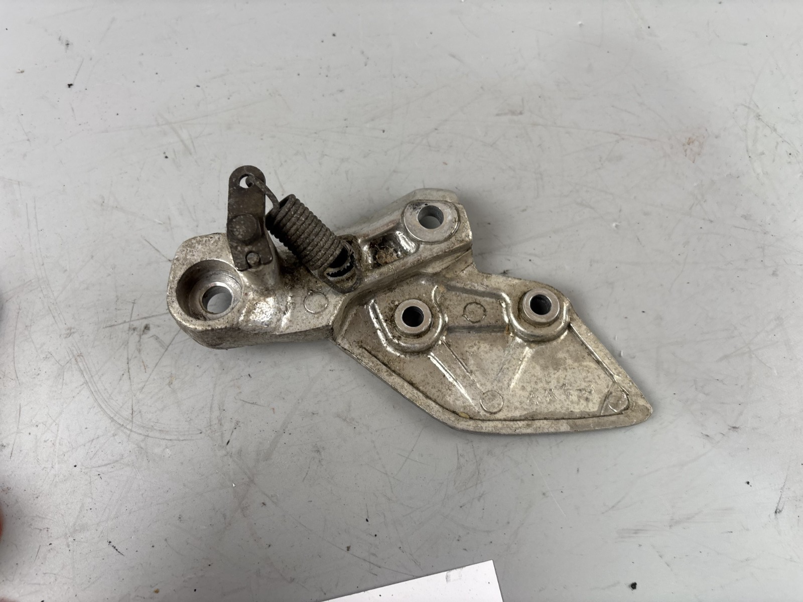 Yamaha XJR1300 RP02 Fußrastenhalteplatte Versenschutz Halter links rechts