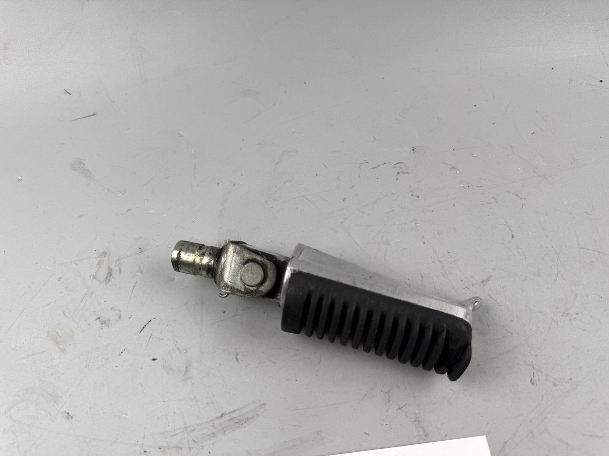 Yamaha XJR 1200 4PU Fußraste Fahrerfußraste vorne Driver Hangers Step Foot