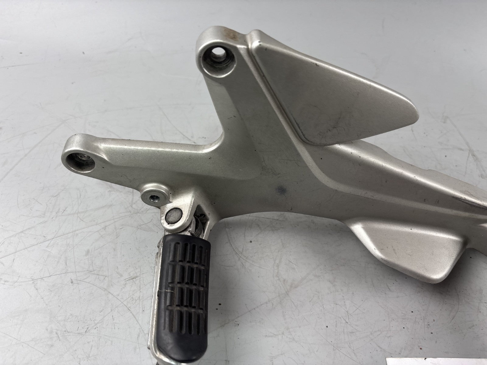 Honda CBF 600 S PC38 Fußrastenanlage Foot hangers links left Halteplatte