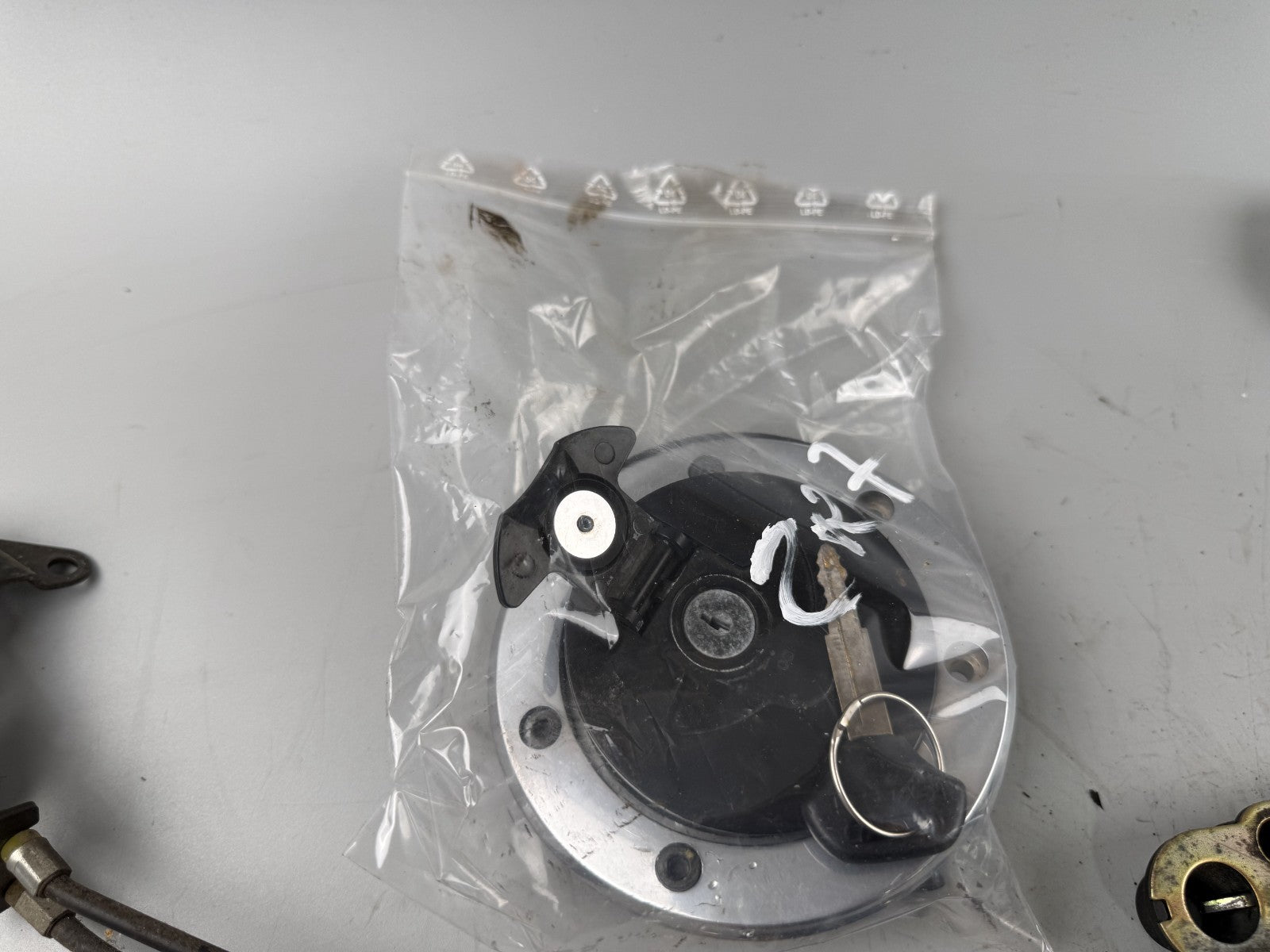 Kawasaki ZR-7 ZR750F Schlosssatz Key Lock Tankschloss Sitzbankschloss Set