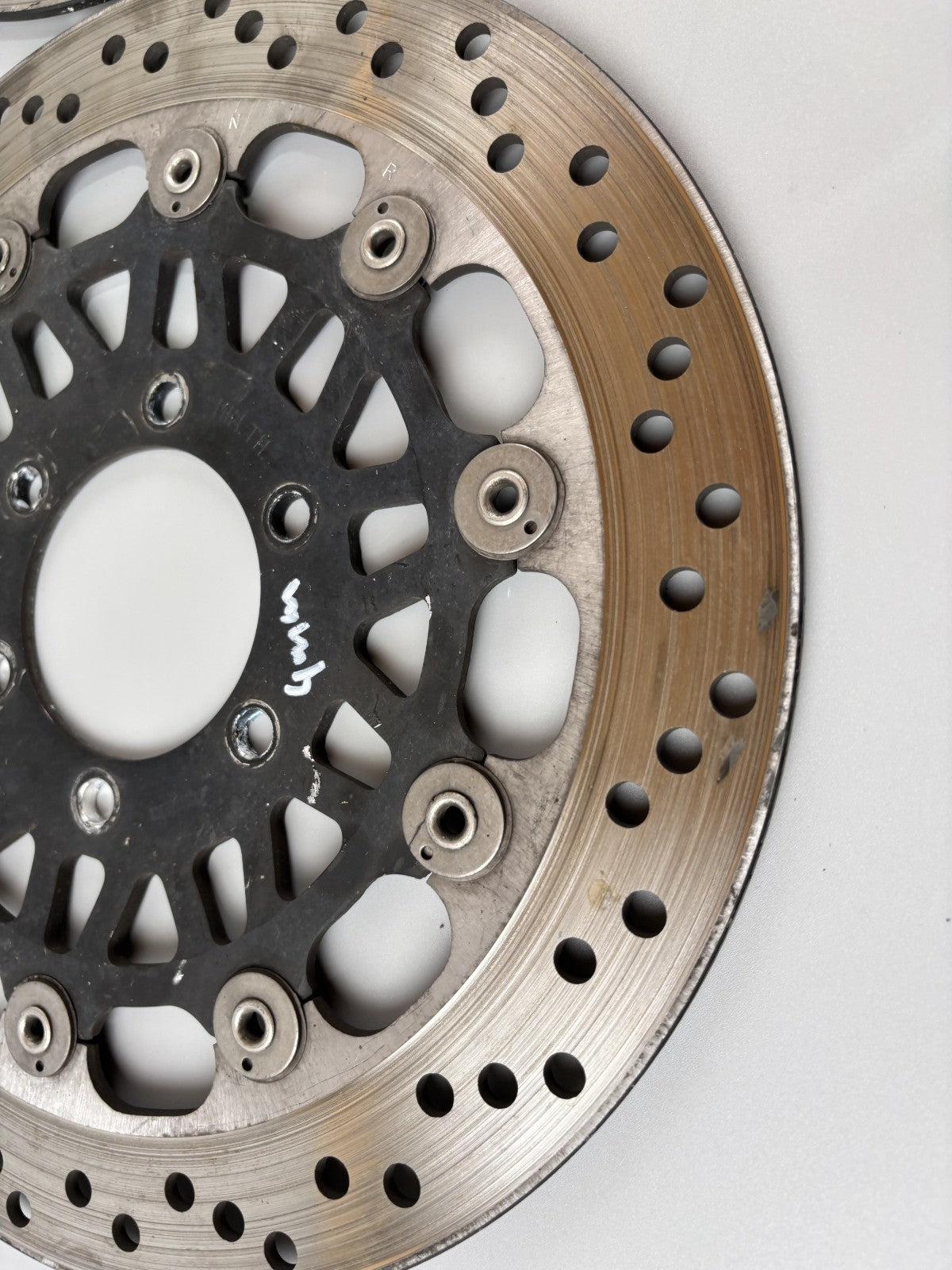 Triumph Daytona 955 T 595 Bremsscheibe Brakedisc Bremsscheiben front vorne 4MM