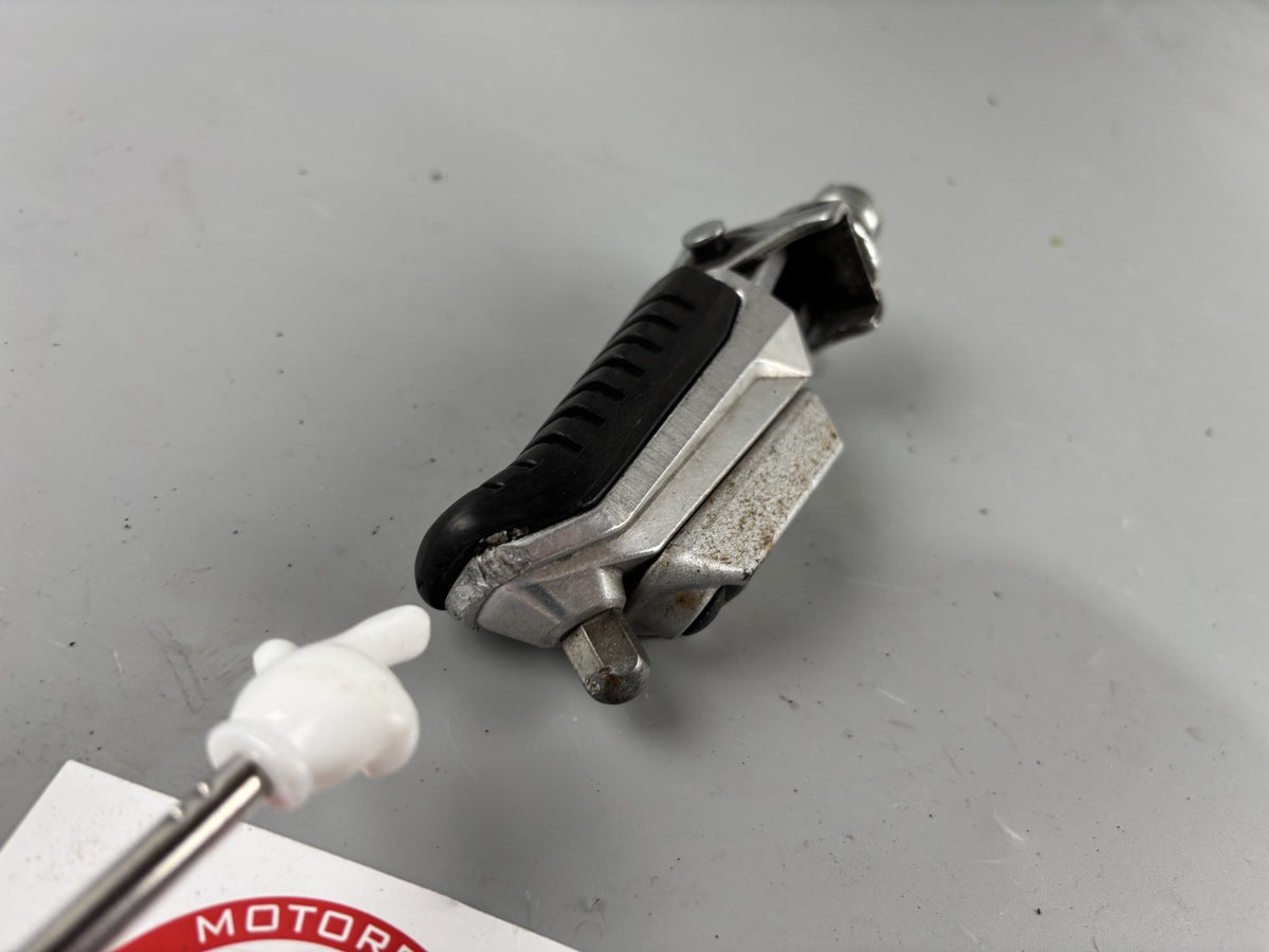 Suzuki GSX 650 F FA WVCJ Fußraste Hanger Foot Step rechts right vorn front