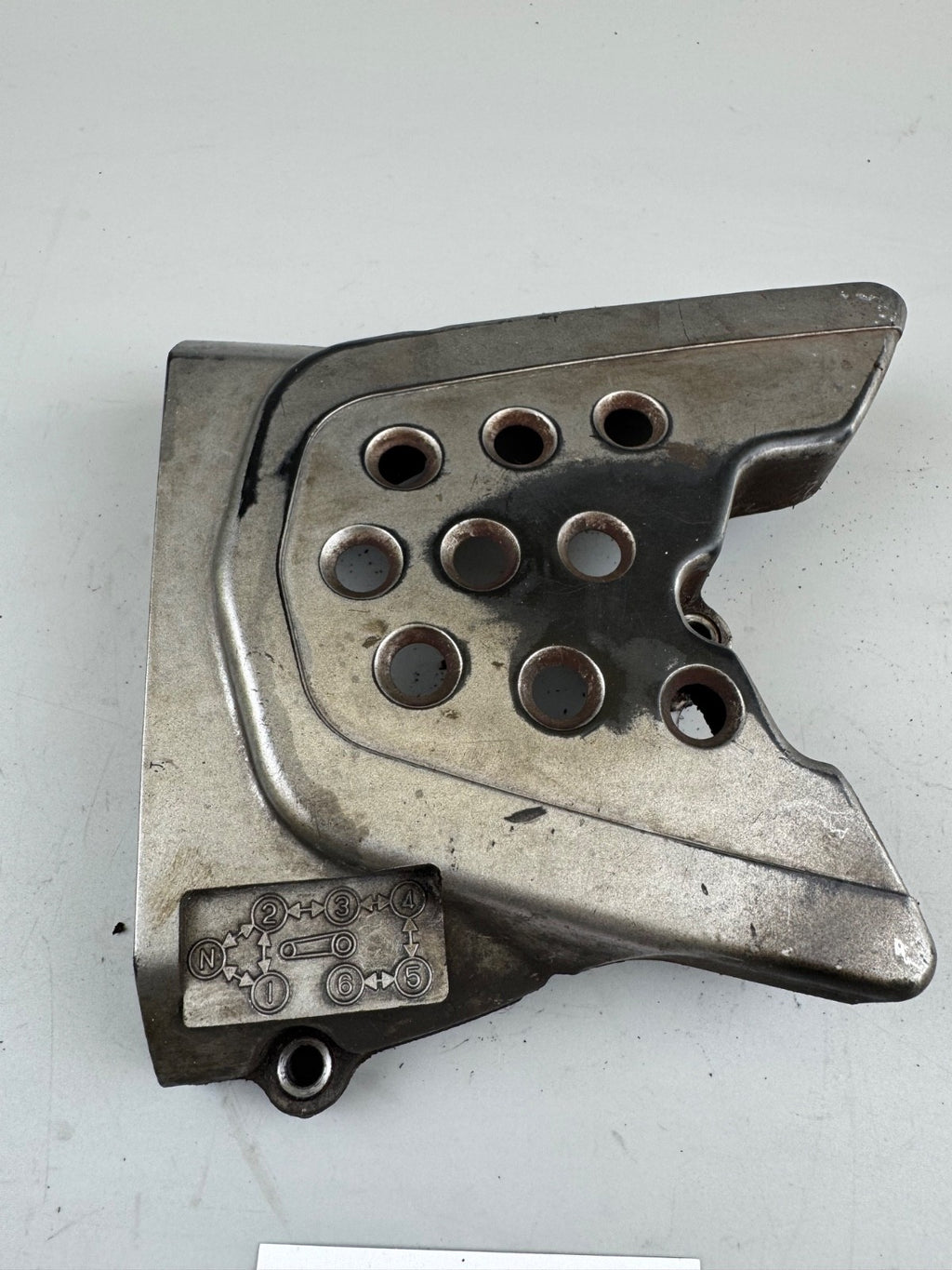 Suzuki DR 125 SF44A Ritzelabdeckung Kettenschutz Abdeckung Verkleidung