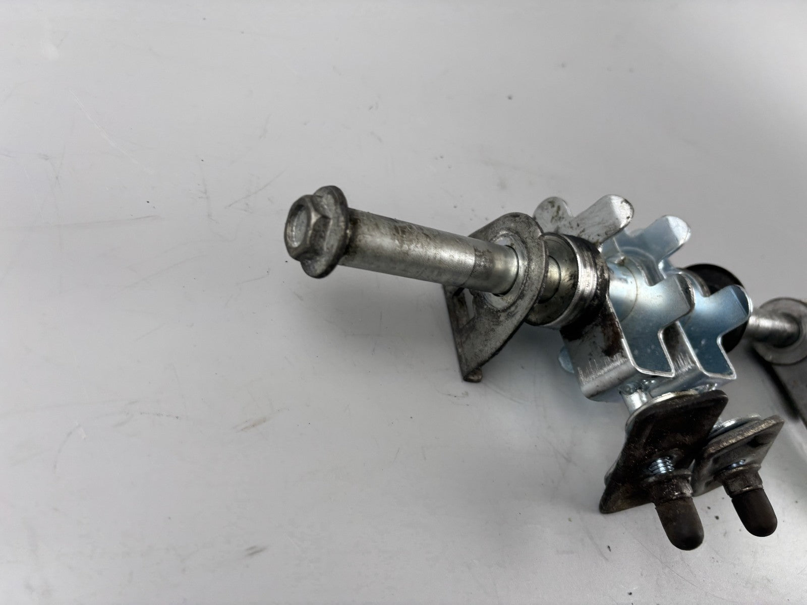 Suzuki GSX 750 F AK11 Achse Hinterradachse back hinten Kettenspanner