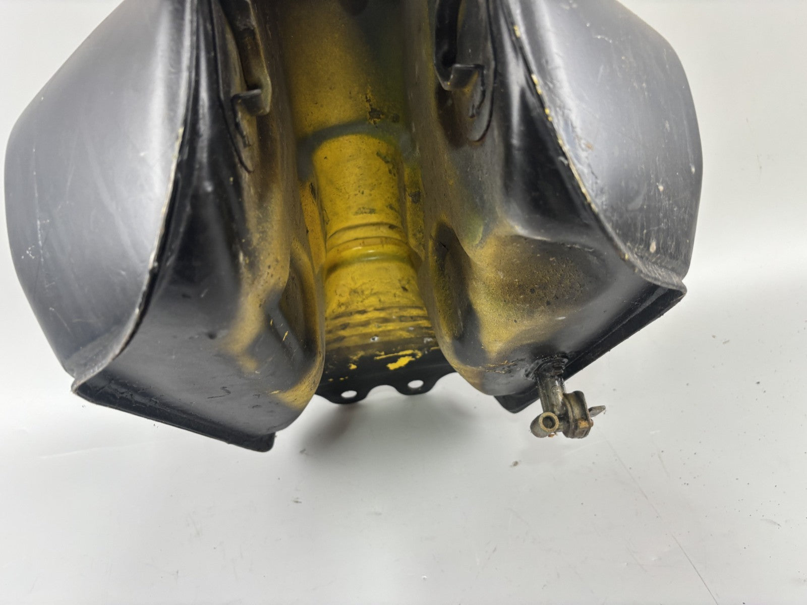 Suzuki DR 125 SF44A Tank Treibstoff Kraftstoff Fuel Gas Gasoline Benzintank